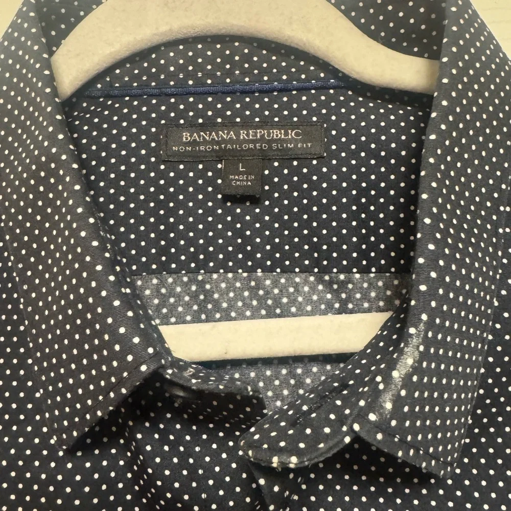 Banana Republic Men’s Polkadot Buttondown